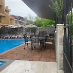 Daire Park And Pool *