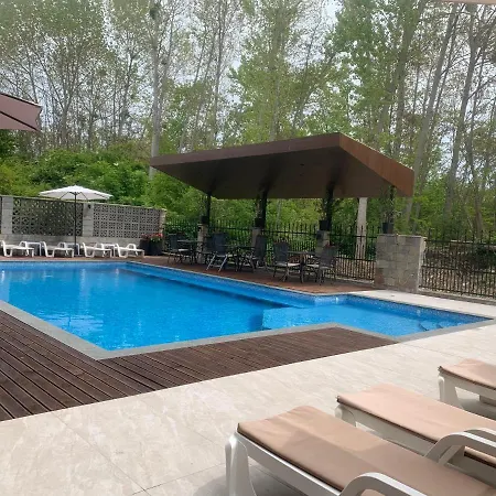 Апартамент Park And Pool *