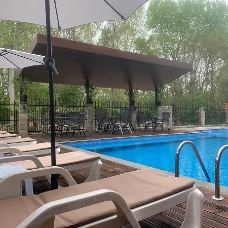Апартамент Park And Pool