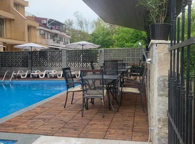 Apartment Park And Pool *